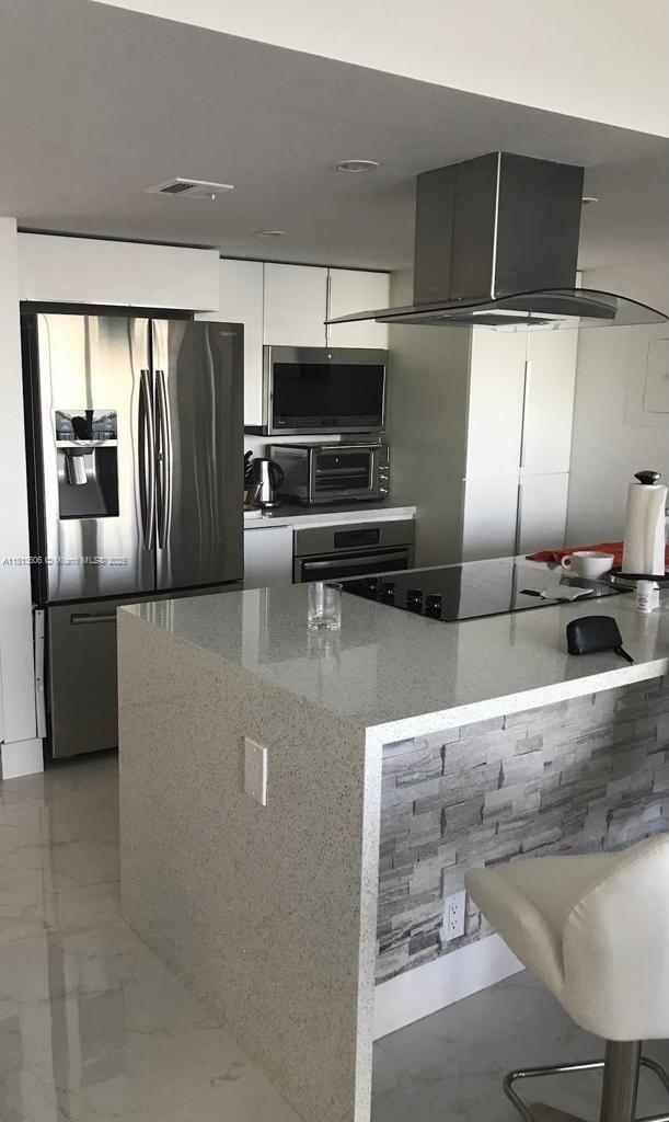 THE GRANDVIEW PALACE COND - Residential Lease