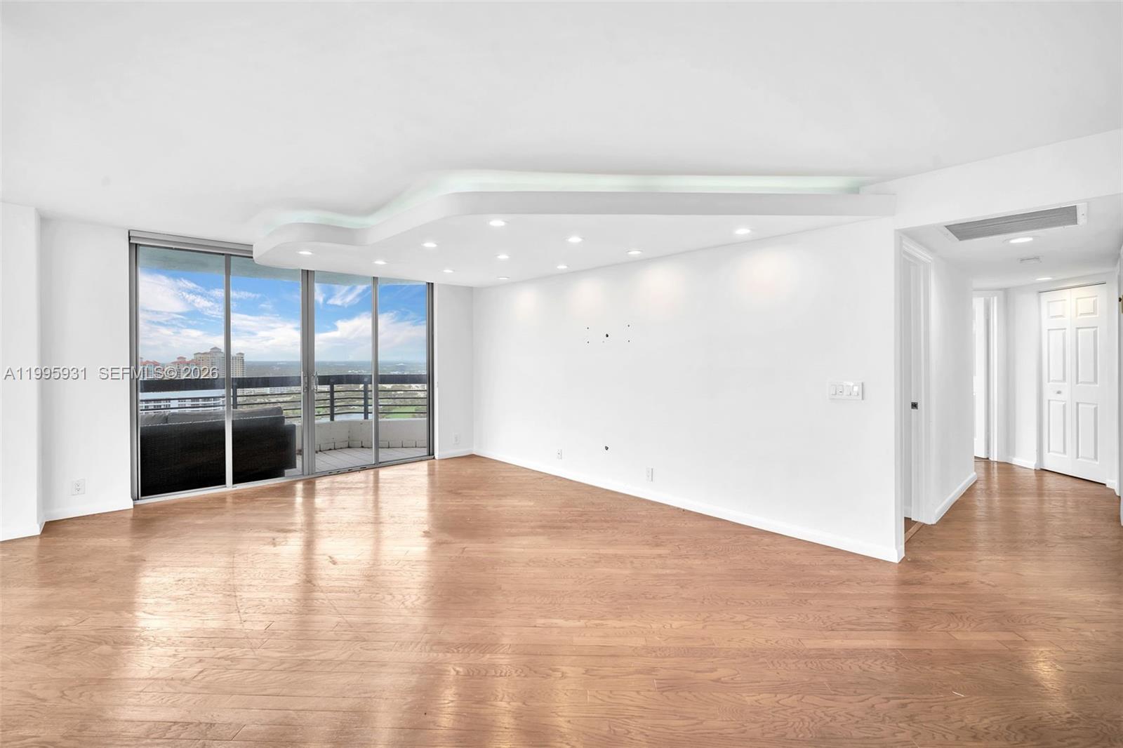 MYSTIC POINTE TOWER 400 C - Residential