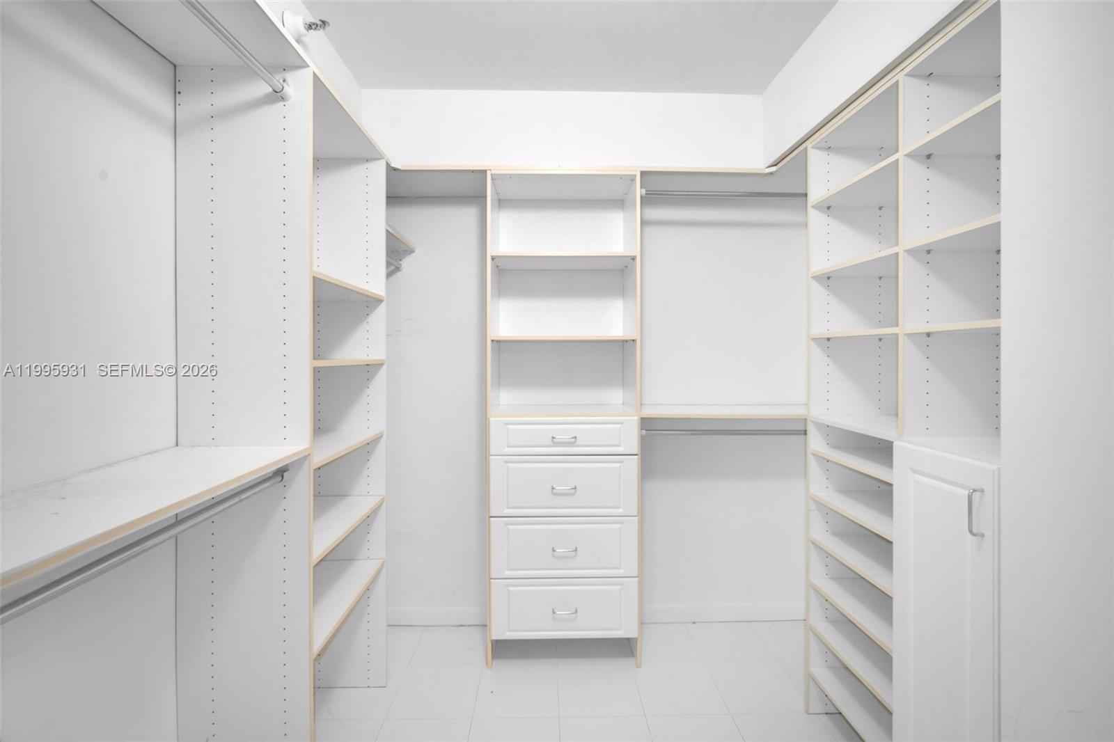 MYSTIC POINTE TOWER 400 C - Residential