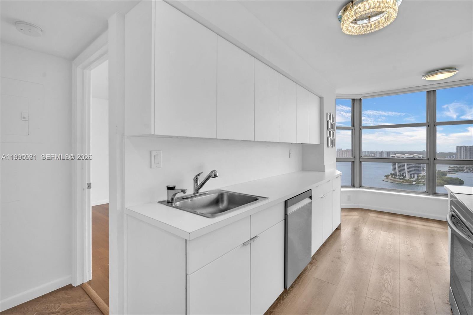 MYSTIC POINTE TOWER 400 C - Residential