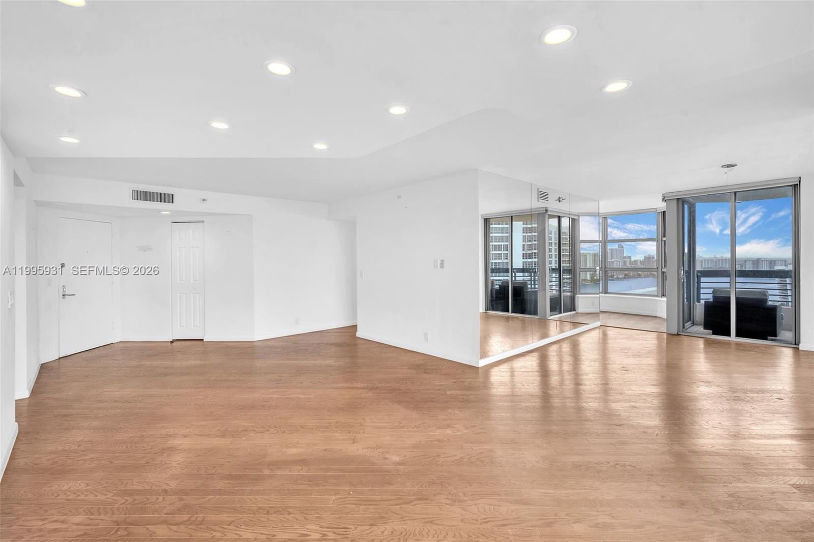 MYSTIC POINTE TOWER 400 C - Residential