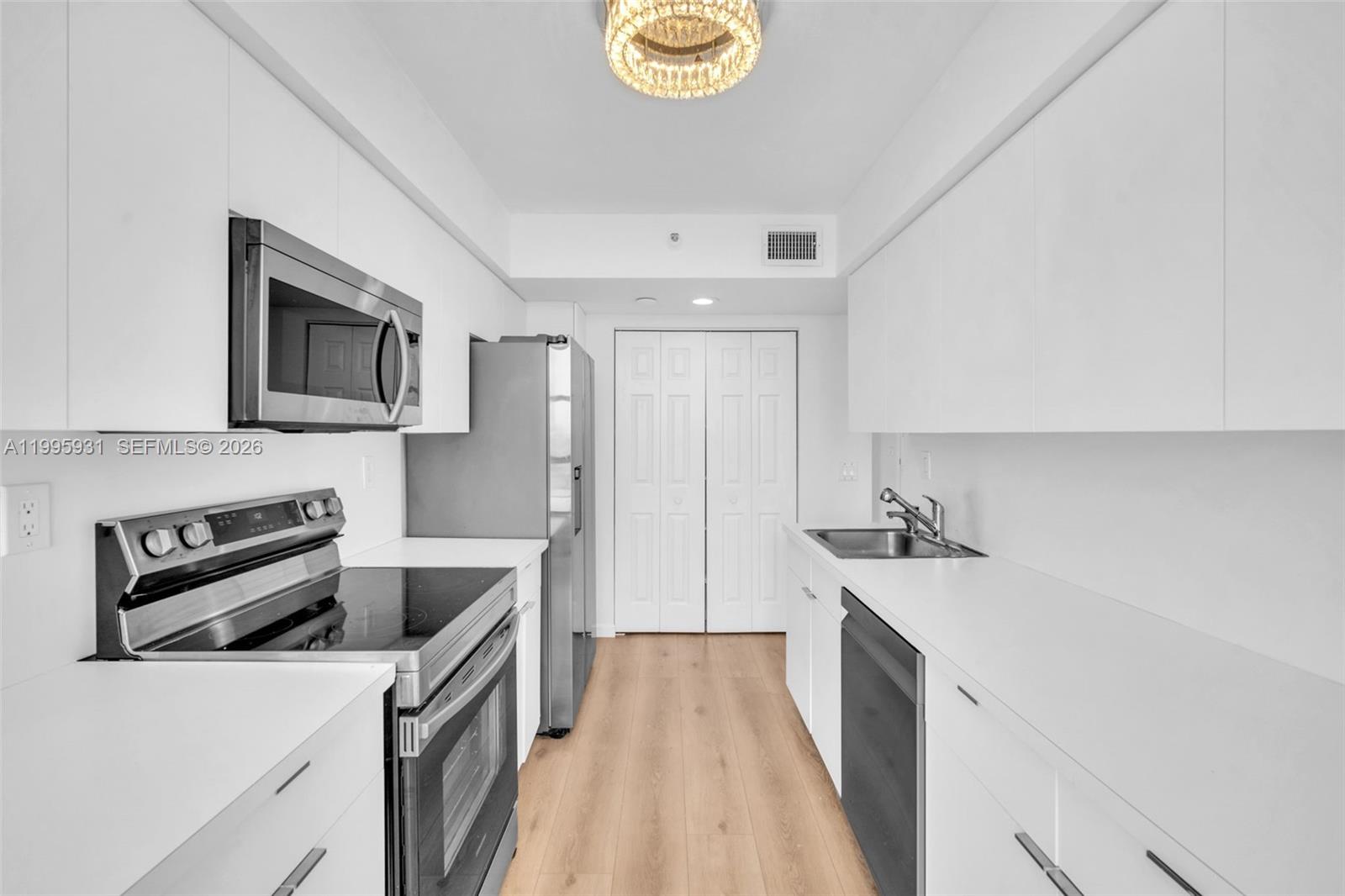 MYSTIC POINTE TOWER 400 C - Residential