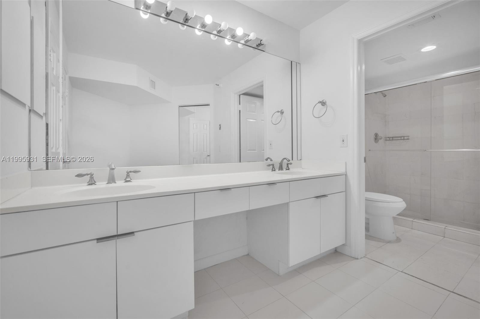 MYSTIC POINTE TOWER 400 C - Residential