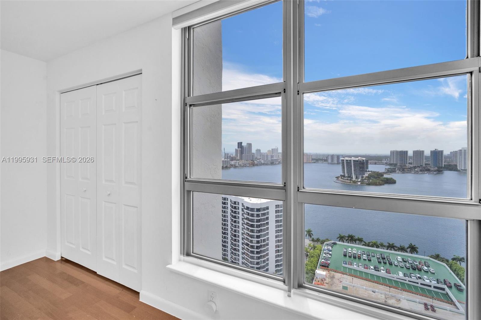 MYSTIC POINTE TOWER 400 C - Residential