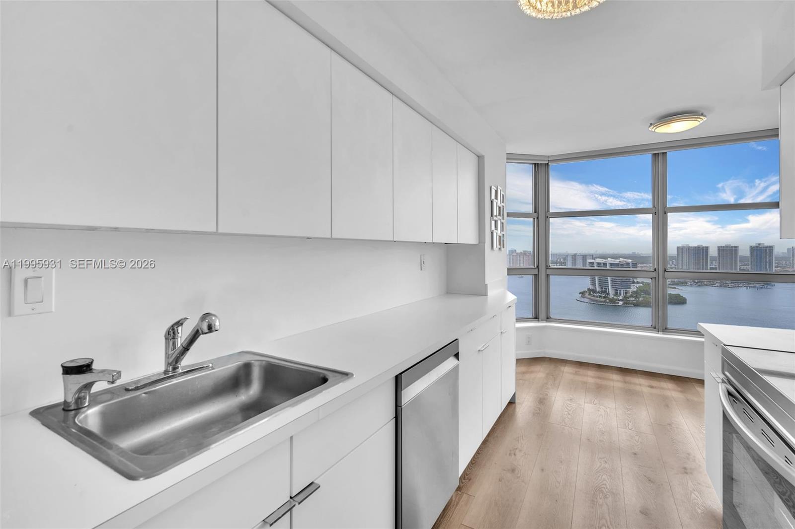 MYSTIC POINTE TOWER 400 C - Residential