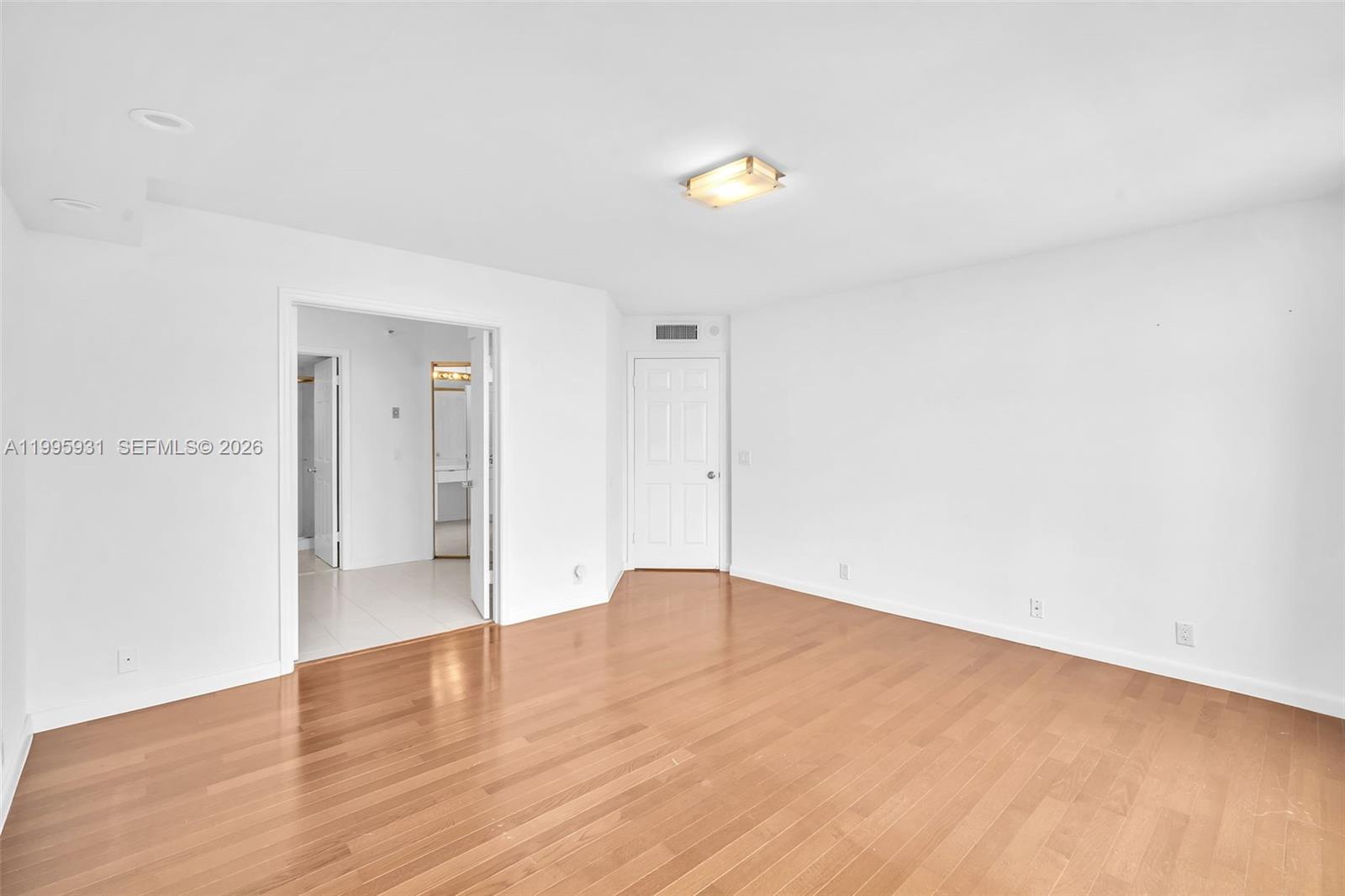 MYSTIC POINTE TOWER 400 C - Residential