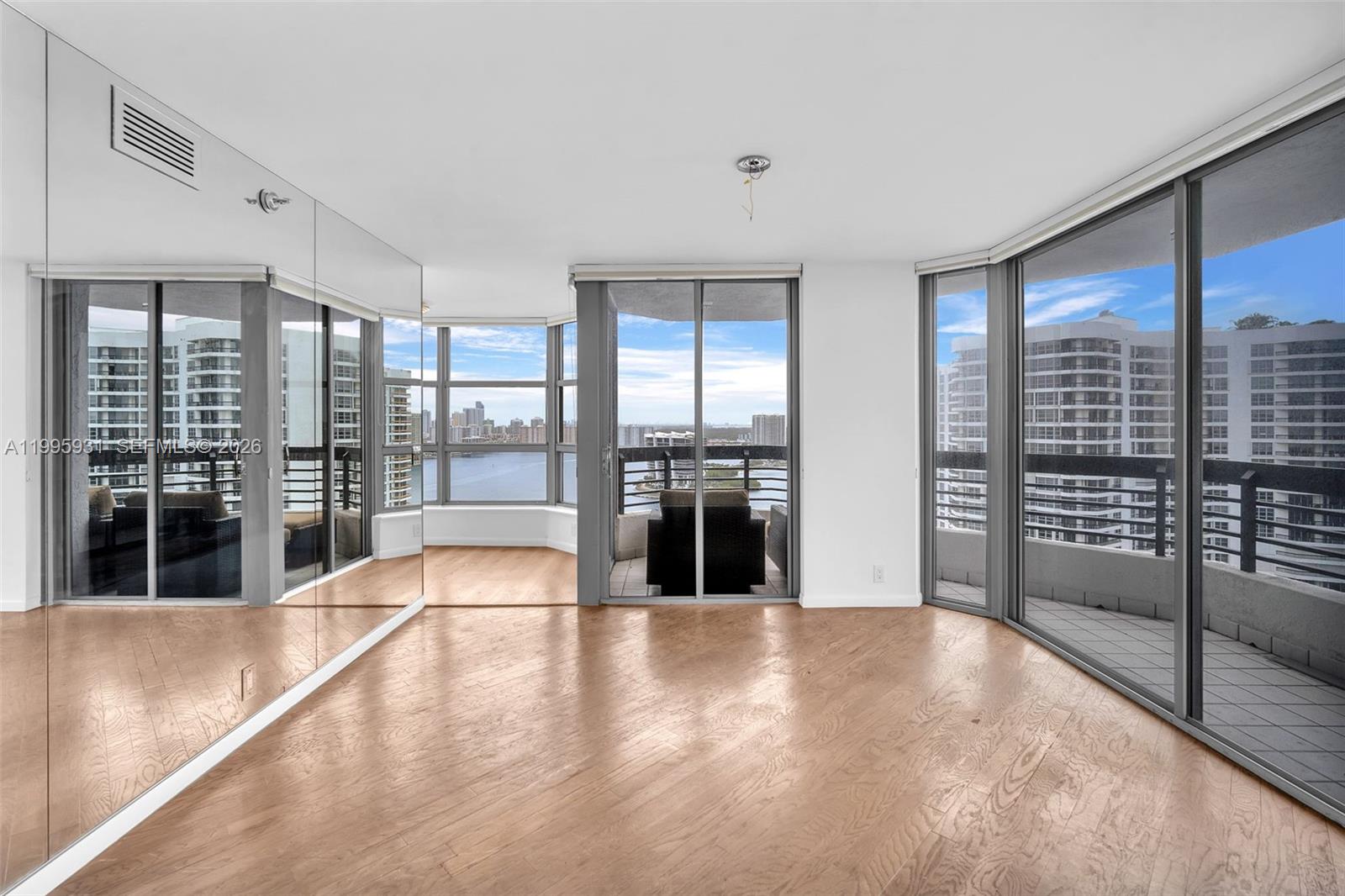 MYSTIC POINTE TOWER 400 C - Residential