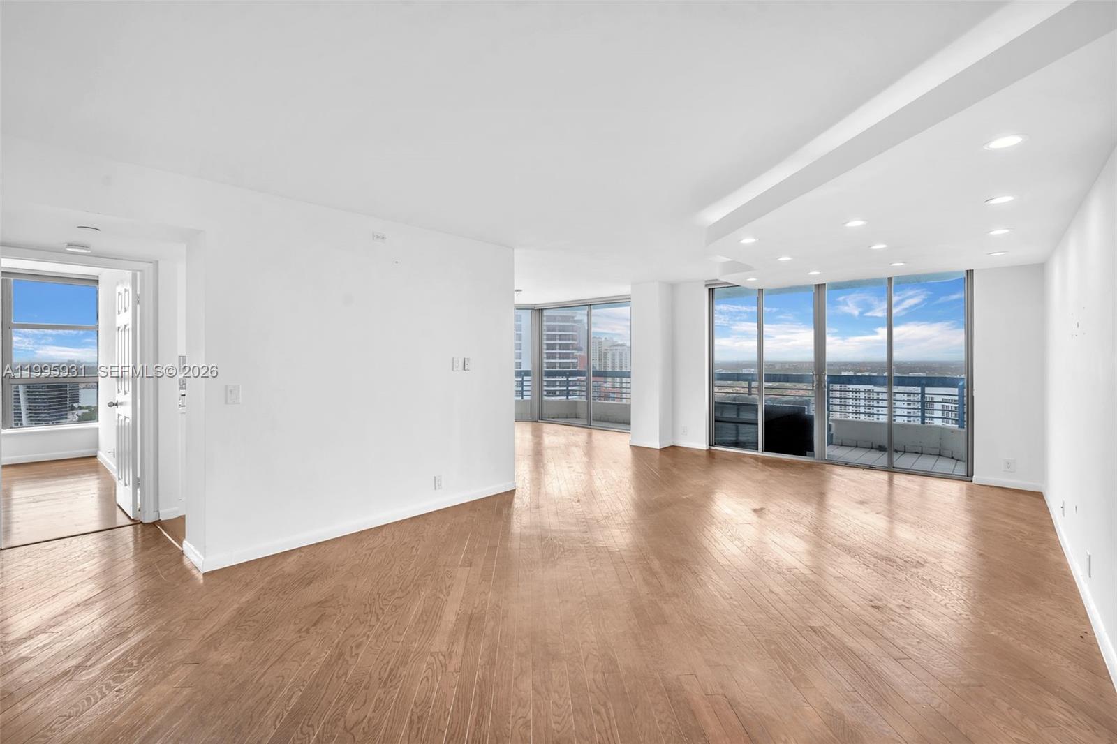 MYSTIC POINTE TOWER 400 C - Residential