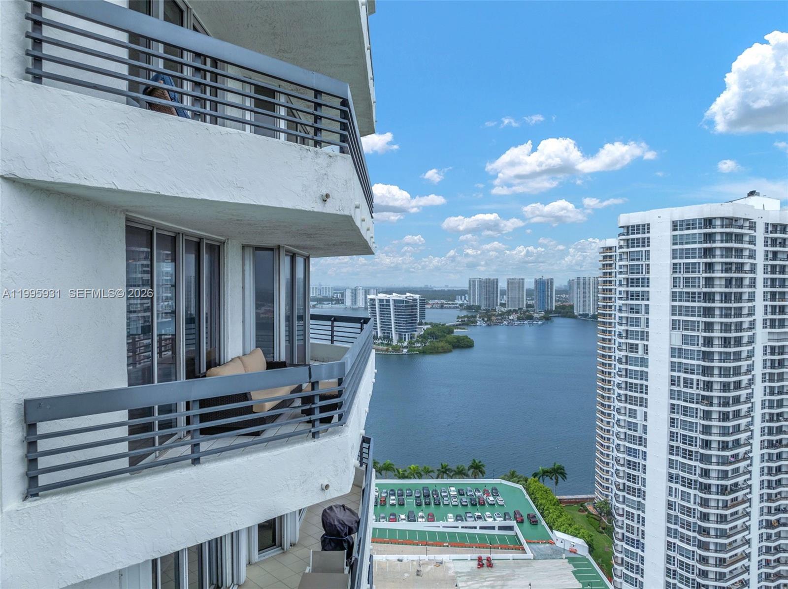 MYSTIC POINTE TOWER 400 C - Residential