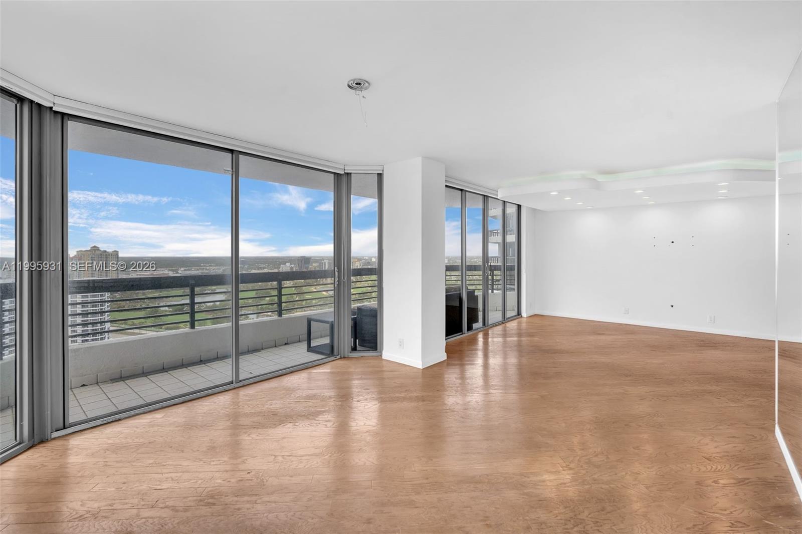 MYSTIC POINTE TOWER 400 C - Residential