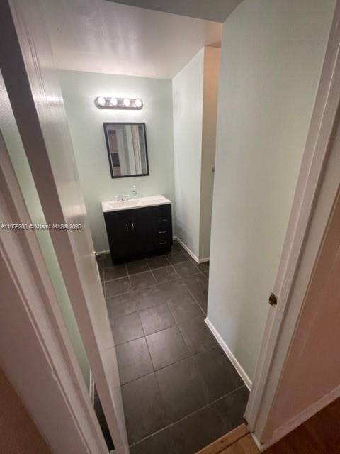 PALM LAKE CONDO - Residential Lease