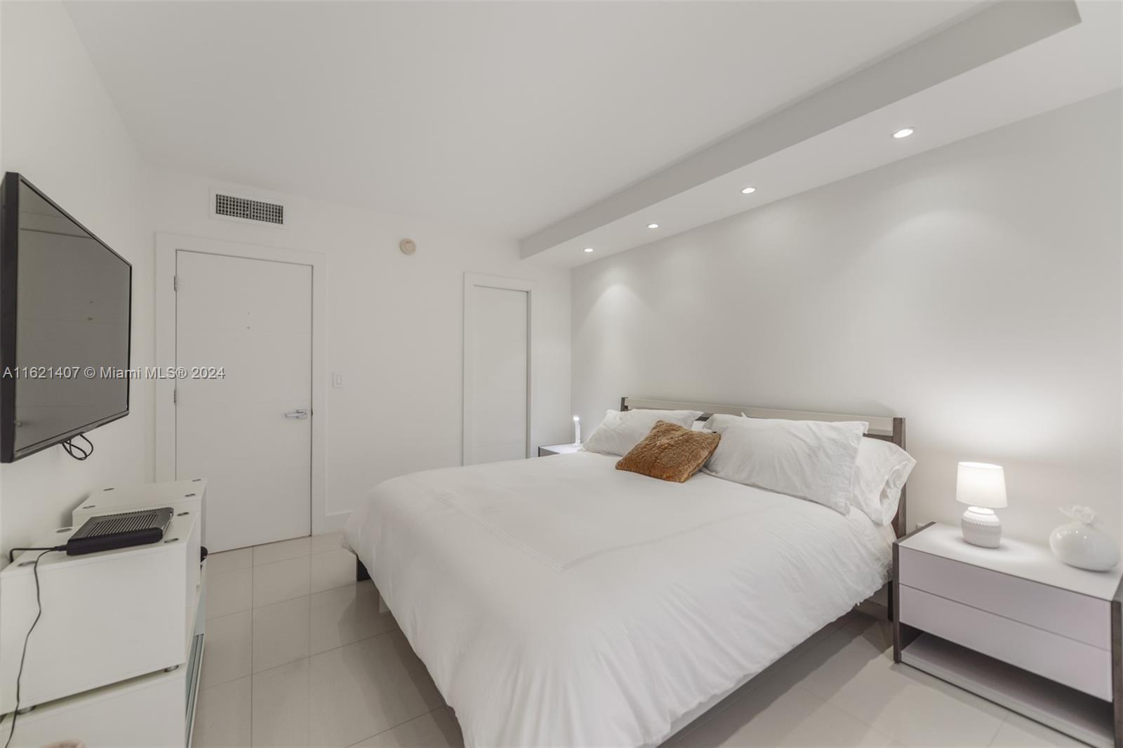 HEMISPHERES CONDO - Residential