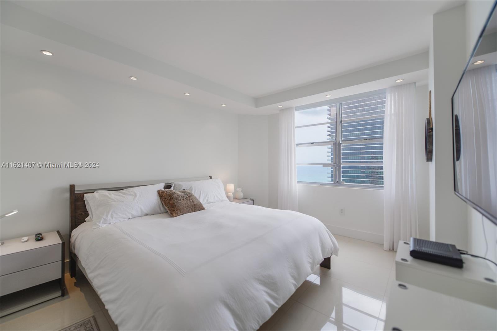 HEMISPHERES CONDO - Residential