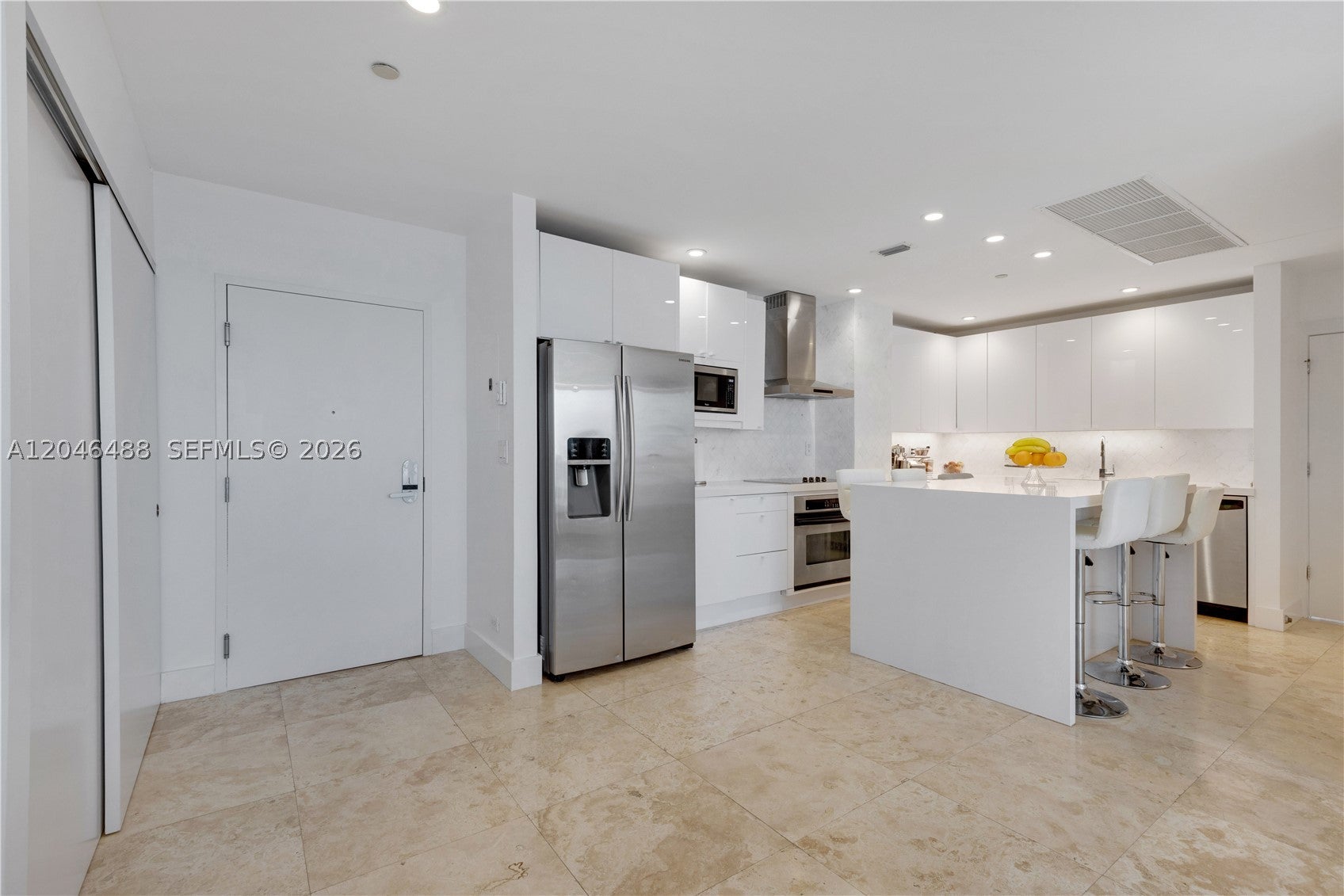 2301 Collins Ave PH22