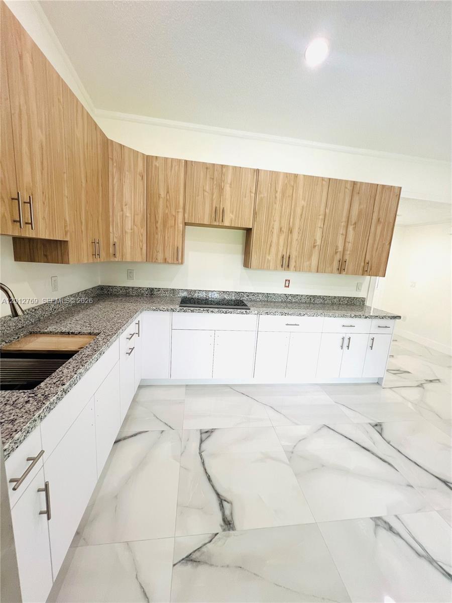 MEADOW WOOD MANOR SEC 7 - Residential Lease