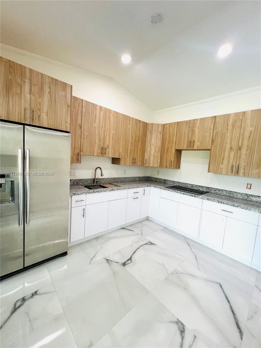 MEADOW WOOD MANOR SEC 7 - Residential Lease