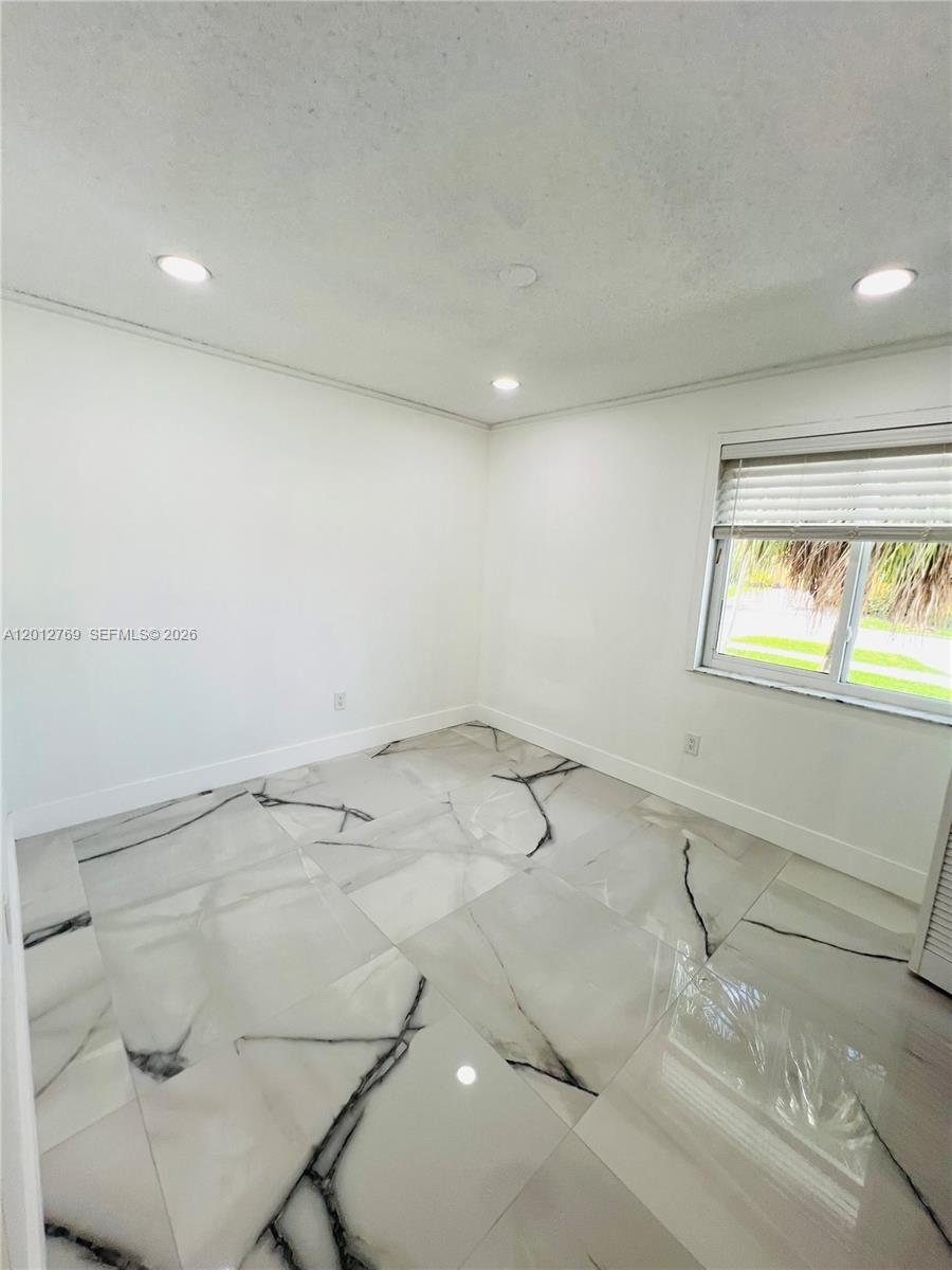 MEADOW WOOD MANOR SEC 7 - Residential Lease
