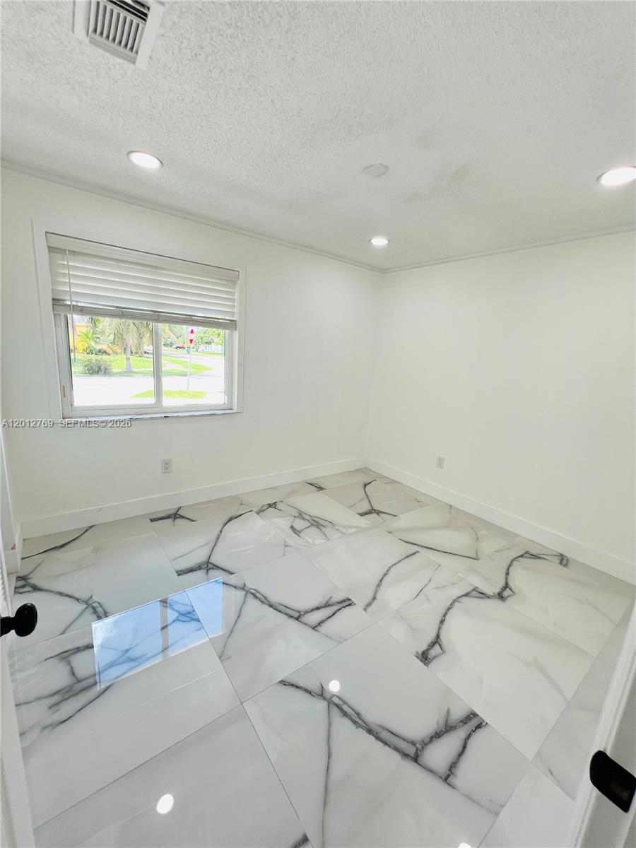 MEADOW WOOD MANOR SEC 7 - Residential Lease