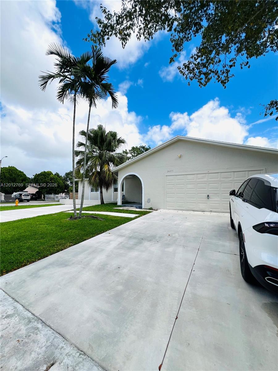 MEADOW WOOD MANOR SEC 7 - Residential Lease