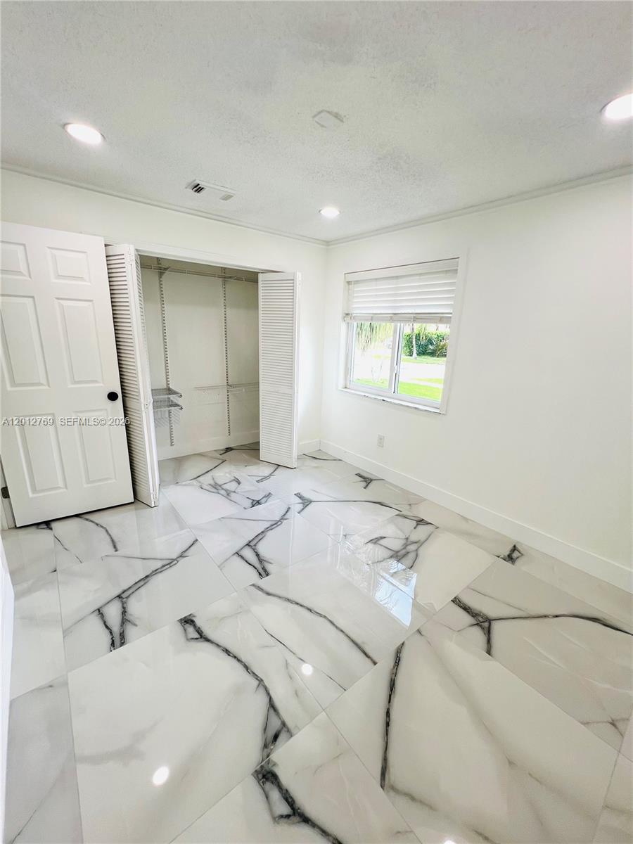 MEADOW WOOD MANOR SEC 7 - Residential Lease