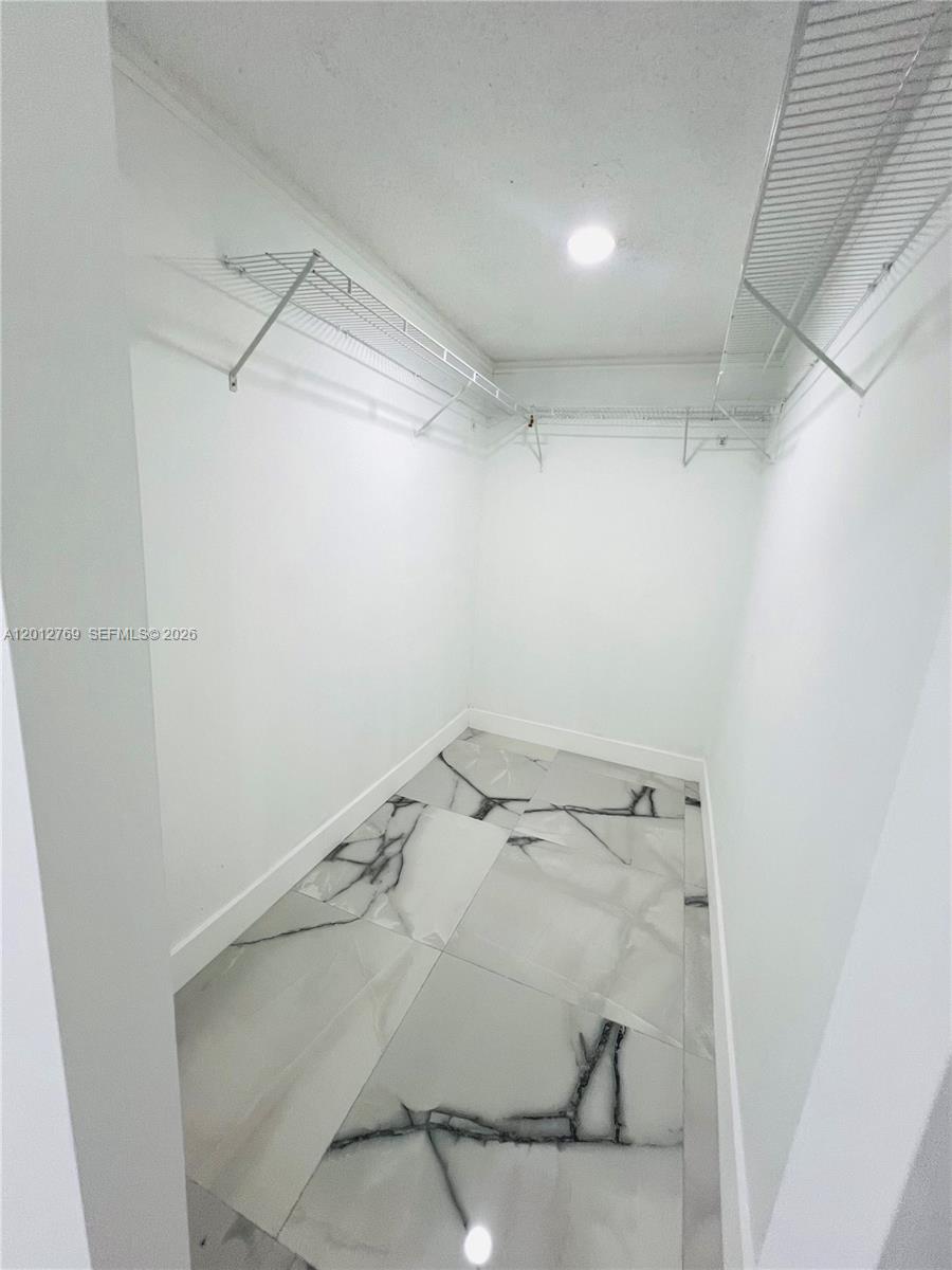 MEADOW WOOD MANOR SEC 7 - Residential Lease