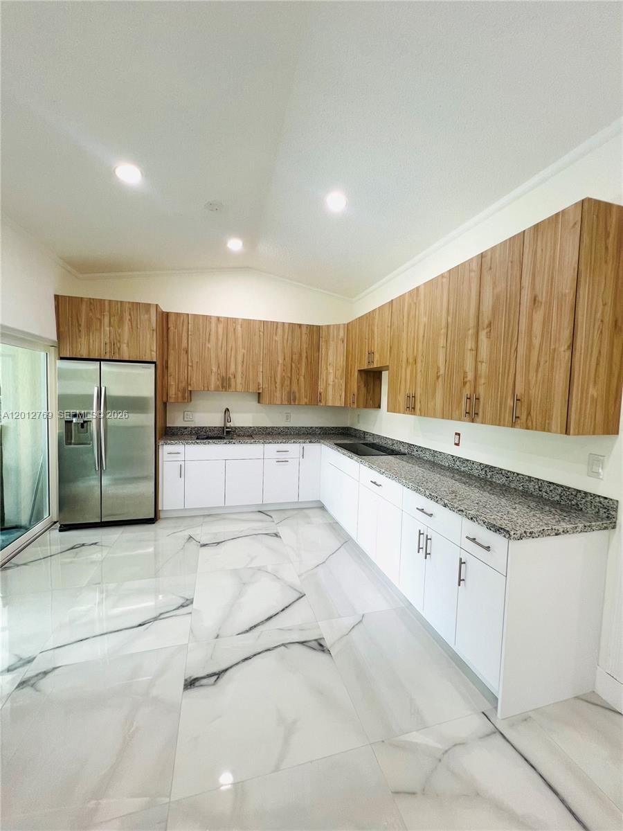 MEADOW WOOD MANOR SEC 7 - Residential Lease