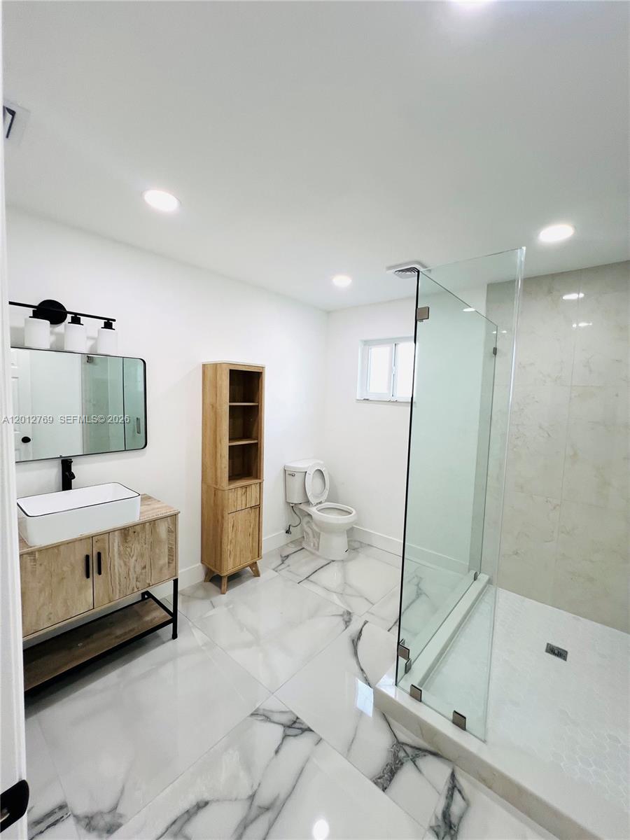 MEADOW WOOD MANOR SEC 7 - Residential Lease