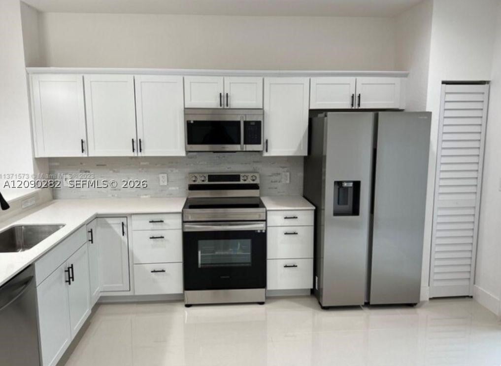 Photo of 216 NW 9th St, Hallandale Beach, FL 33009 (MLS # A12090282)