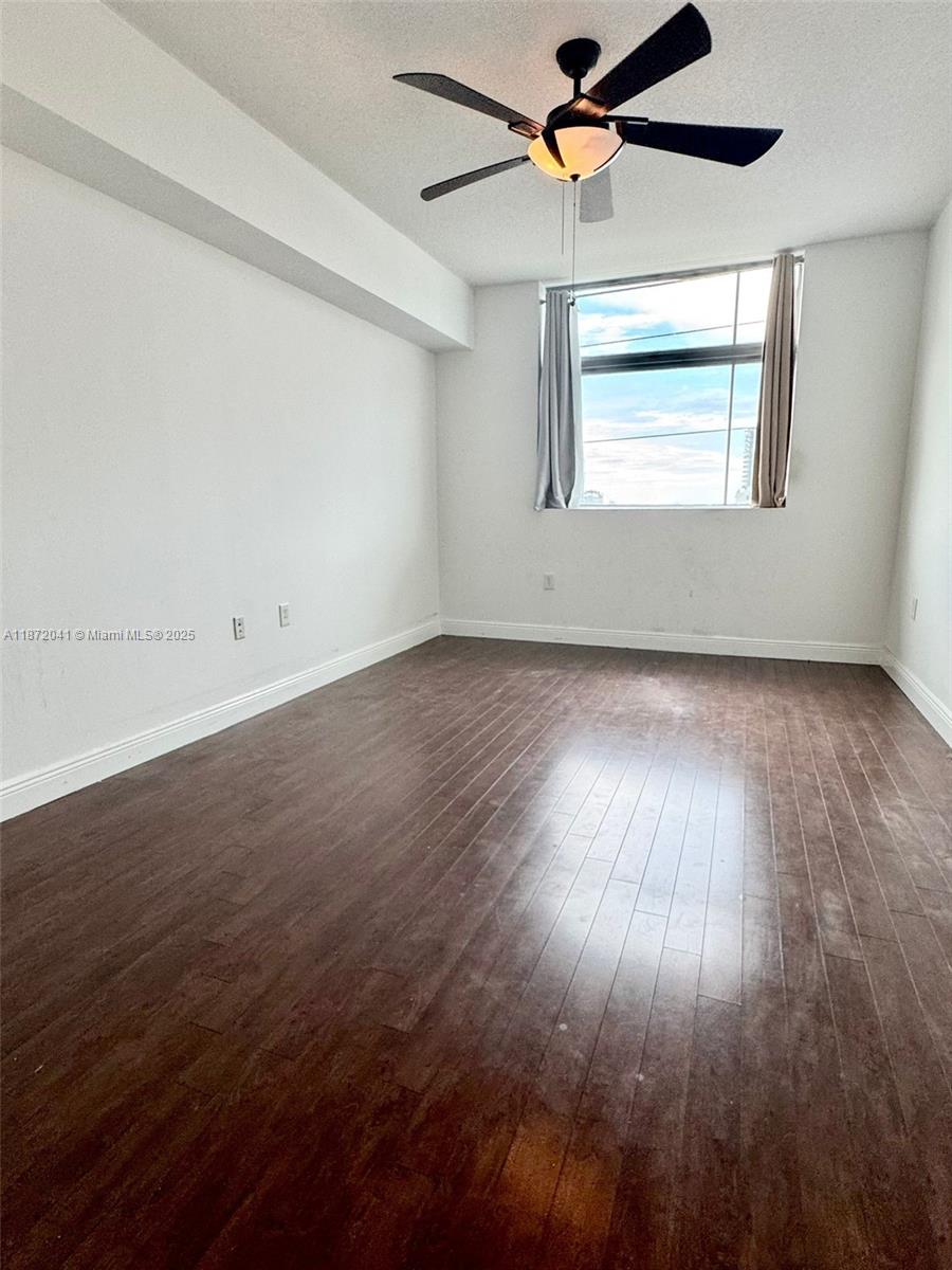 HOLLYWOOD STATION RES CON - Residential