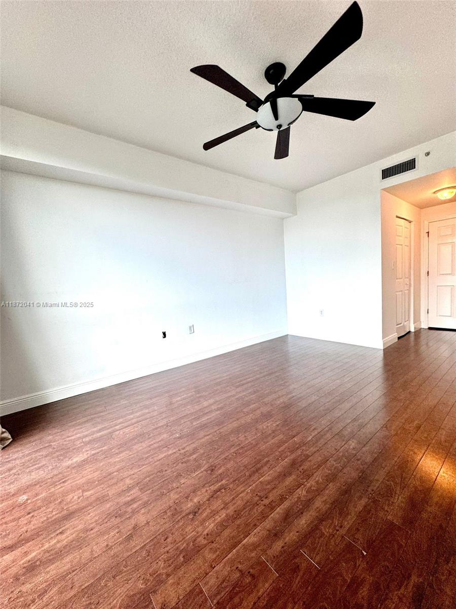 HOLLYWOOD STATION RES CON - Residential