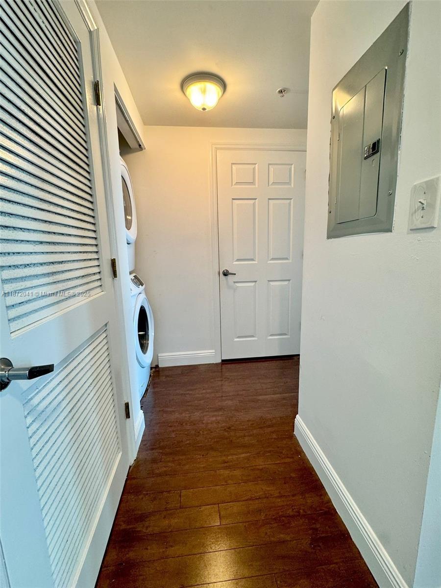 HOLLYWOOD STATION RES CON - Residential