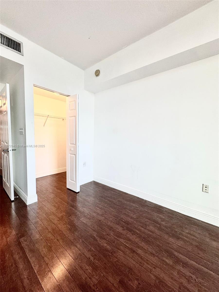 HOLLYWOOD STATION RES CON - Residential