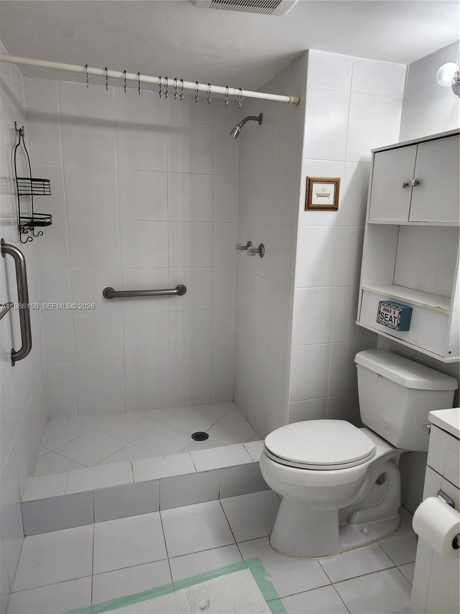 HOLLYBROOK GOLF AND - Residential Lease