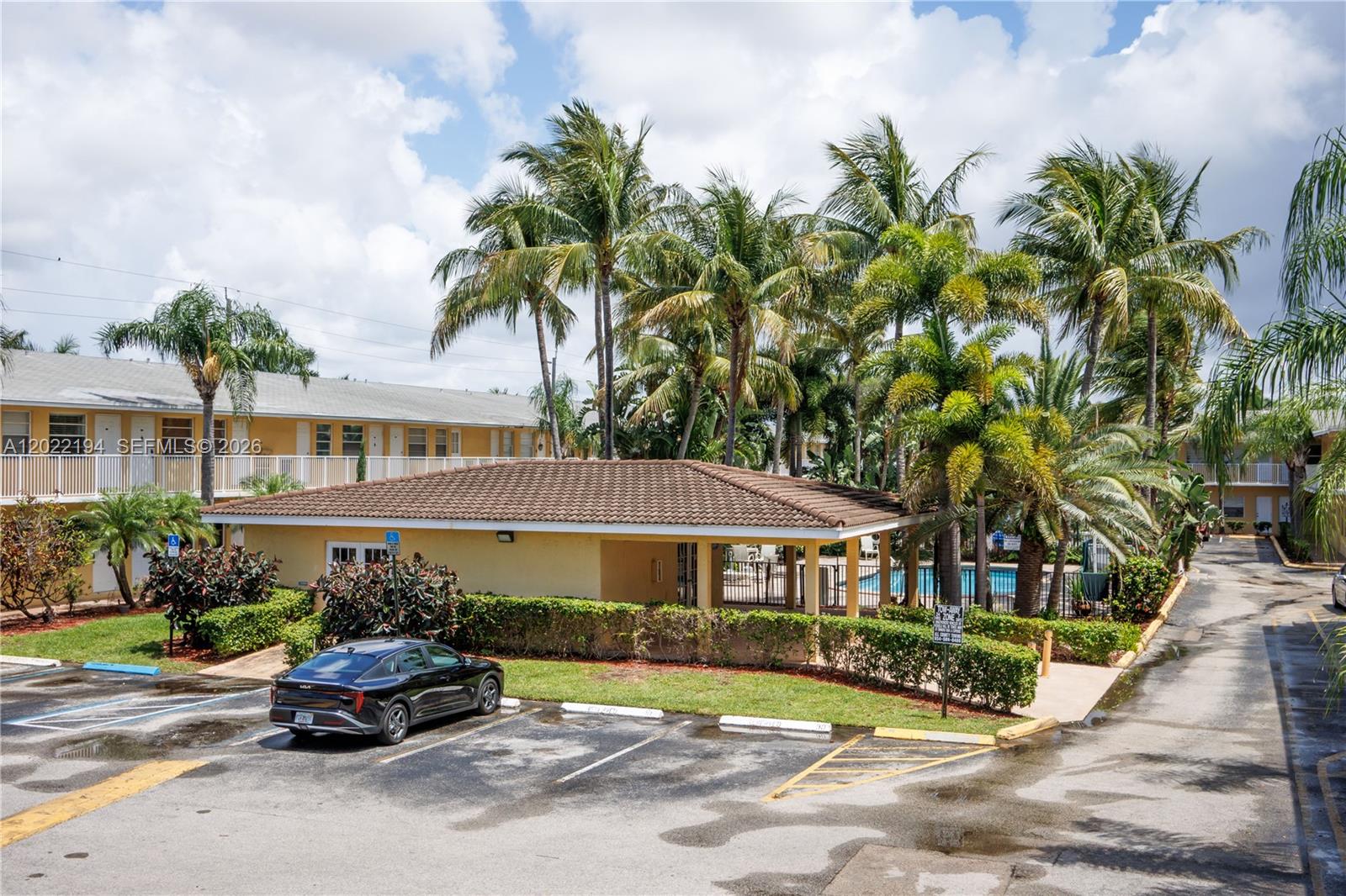 AZUL AT KIMBERLY LAKE CON - Residential