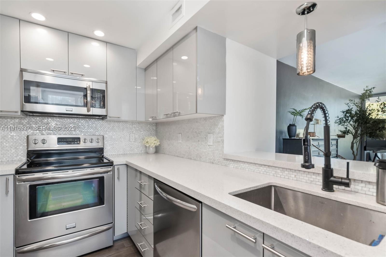 MIRADOR 1200 CONDO - Residential