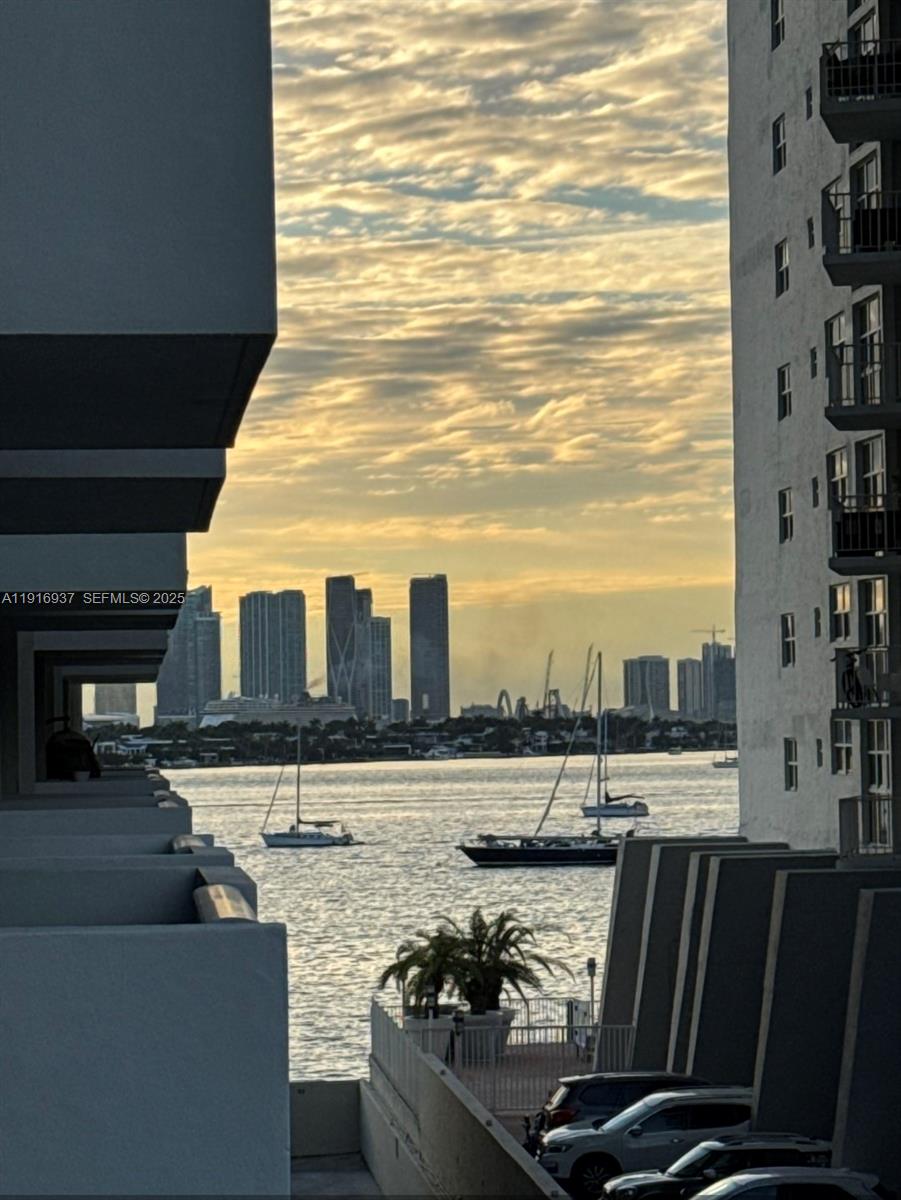 MIRADOR 1200 CONDO - Residential