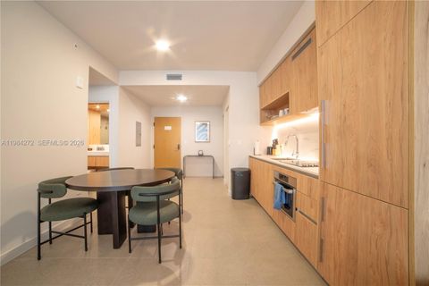 11 NE 6TH 1403 Miami FL 33132