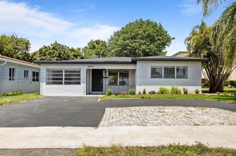 Photo of 2517 Polk St, Hollywood, FL 33020 (MLS # A11981484)