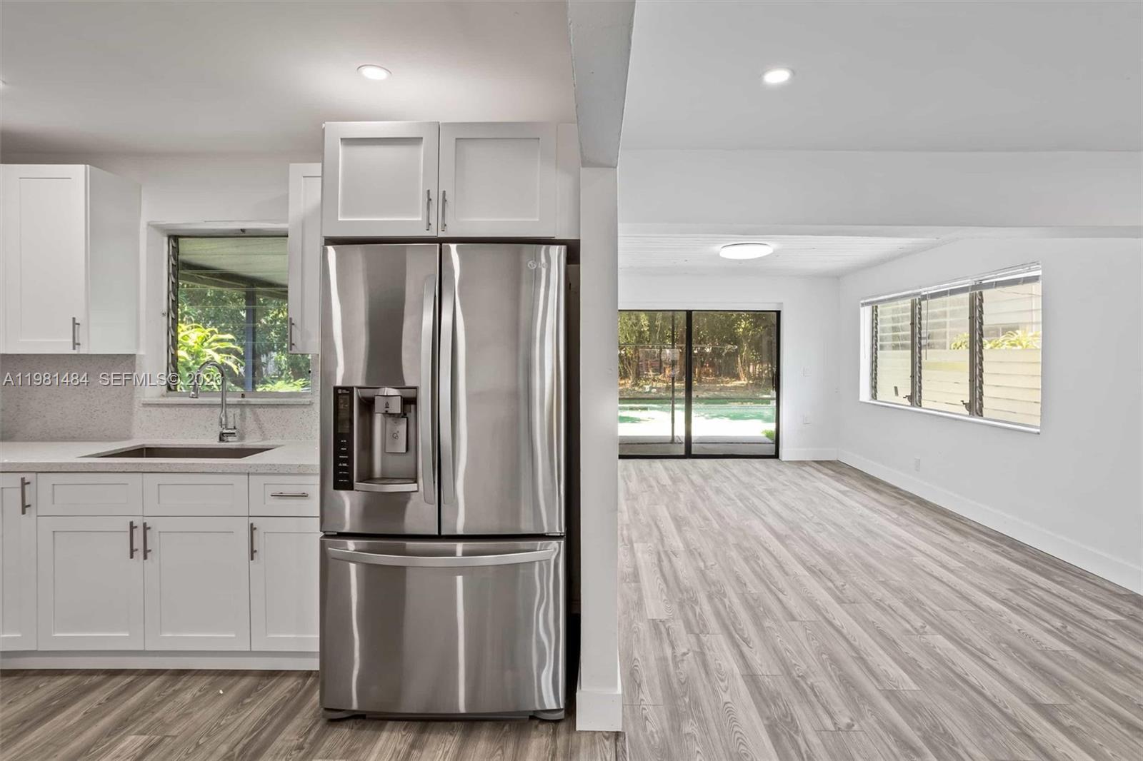 HOLLYWOOD LITTLE RANCHES - Residential