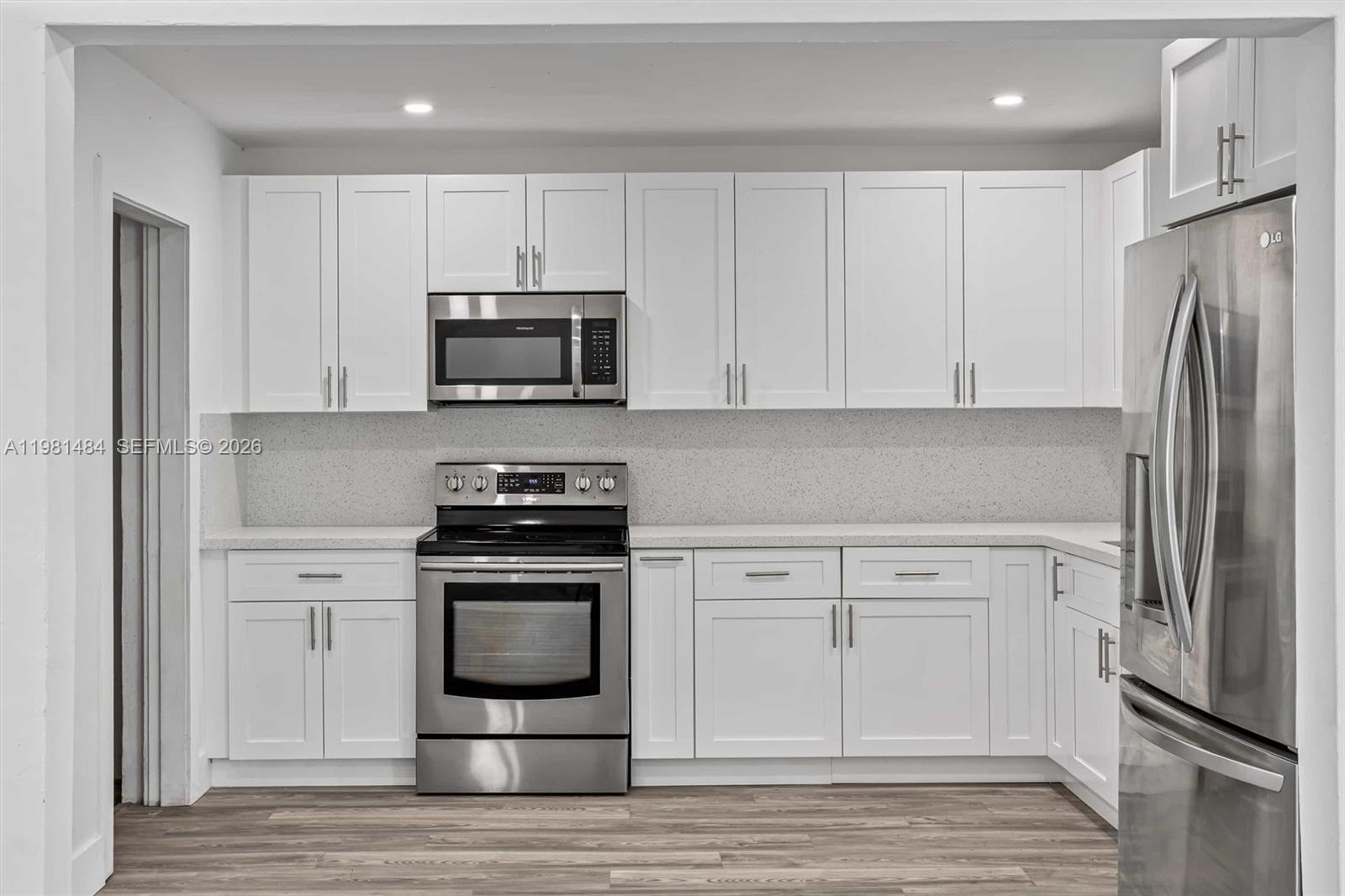 HOLLYWOOD LITTLE RANCHES - Residential