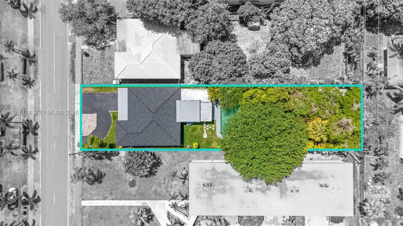 HOLLYWOOD LITTLE RANCHES - Residential