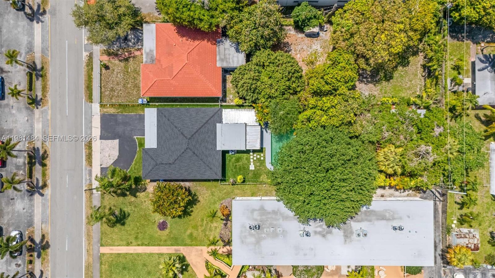 HOLLYWOOD LITTLE RANCHES - Residential