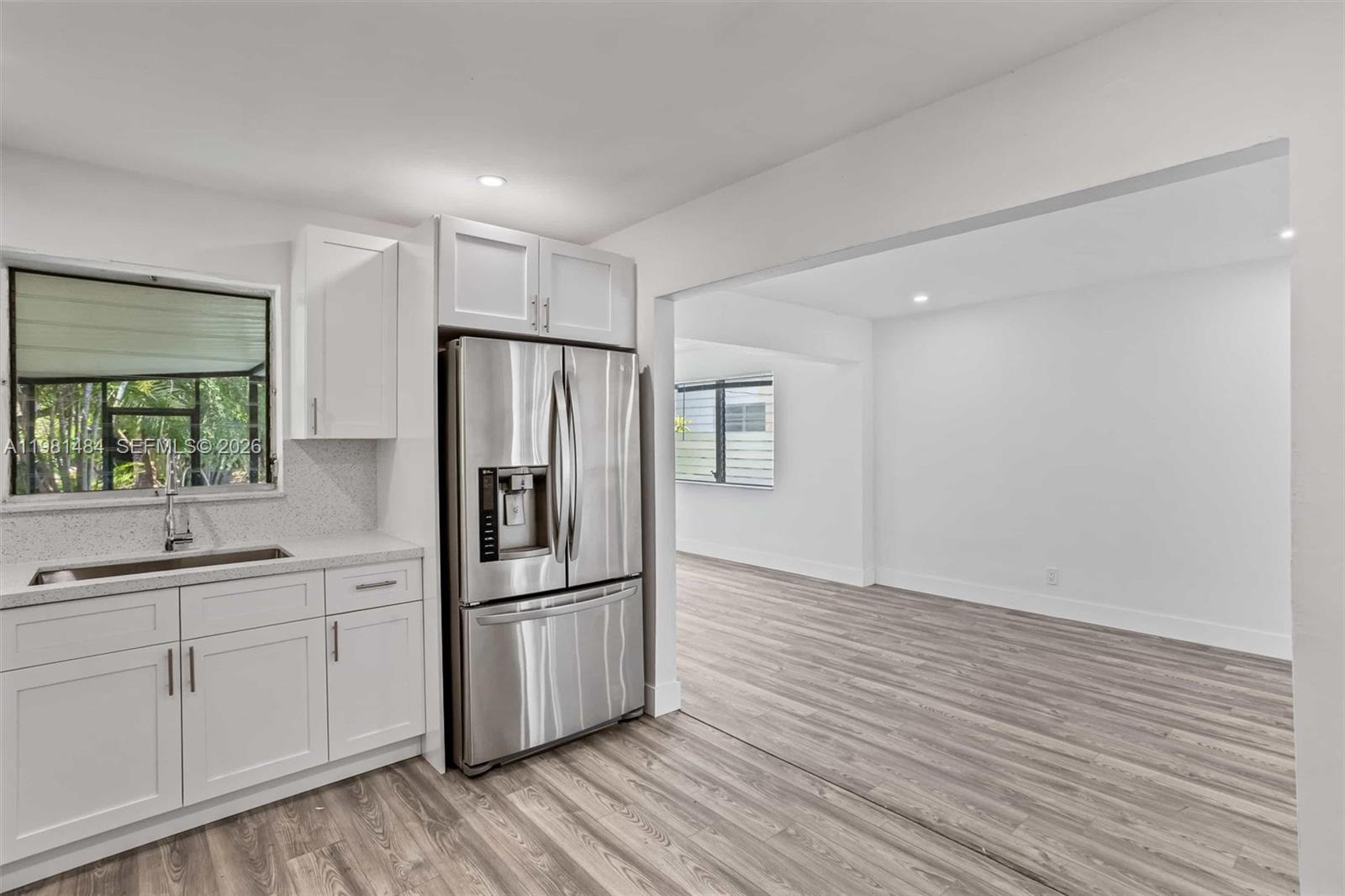 HOLLYWOOD LITTLE RANCHES - Residential