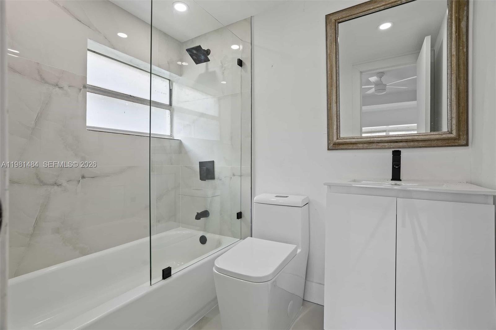 HOLLYWOOD LITTLE RANCHES - Residential