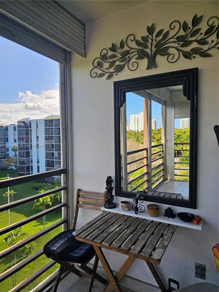 20500 W Country Club Dr 609