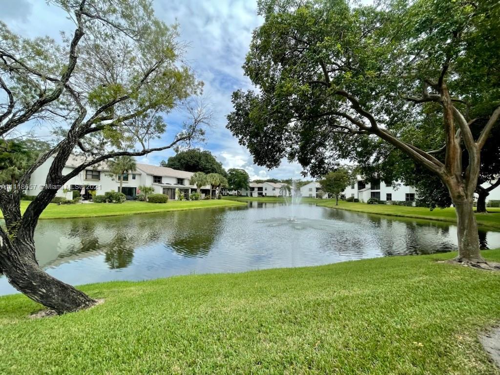 BAYWOOD VILLAGE 2-B CONDO - Residential