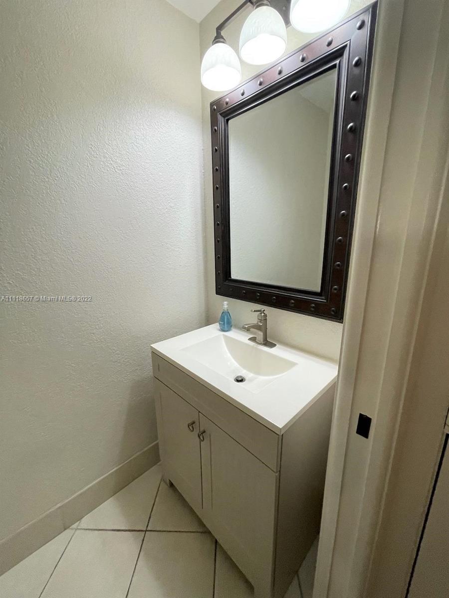 BAYWOOD VILLAGE 2-B CONDO - Residential