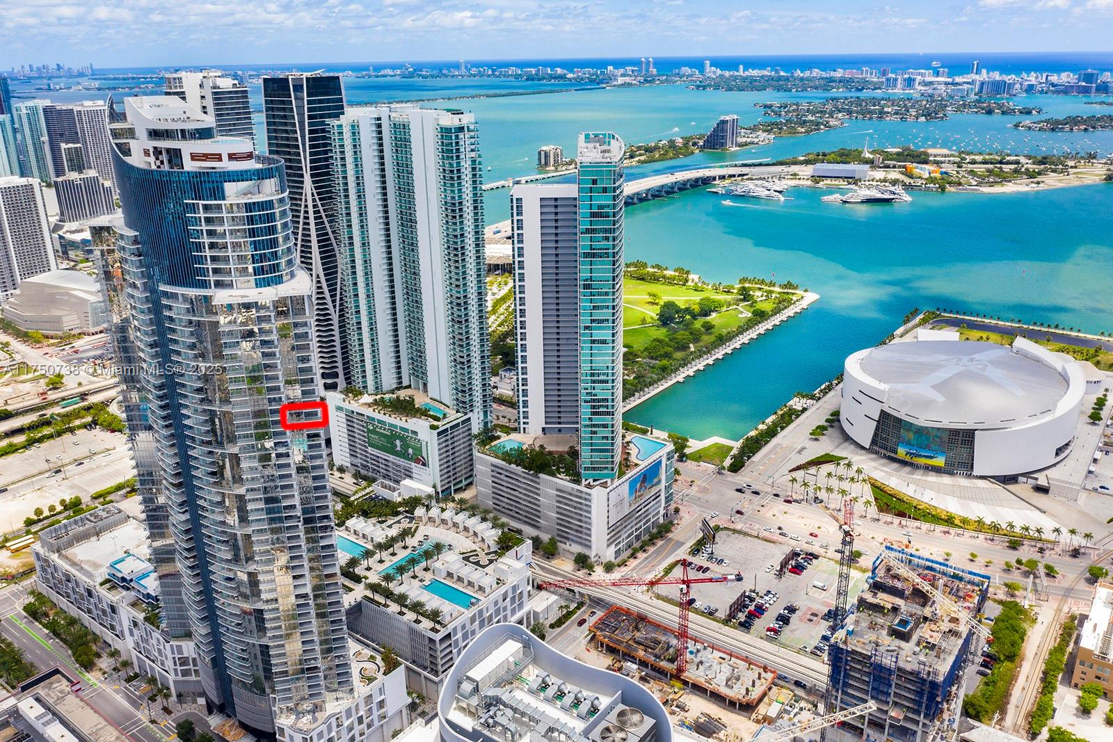 PARAMOUNT WORLDCENTER - Residential