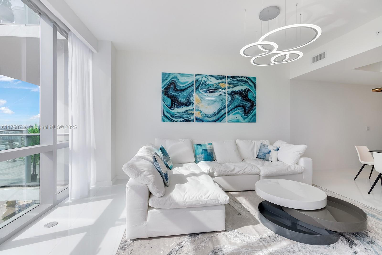 PARAMOUNT WORLDCENTER - Residential