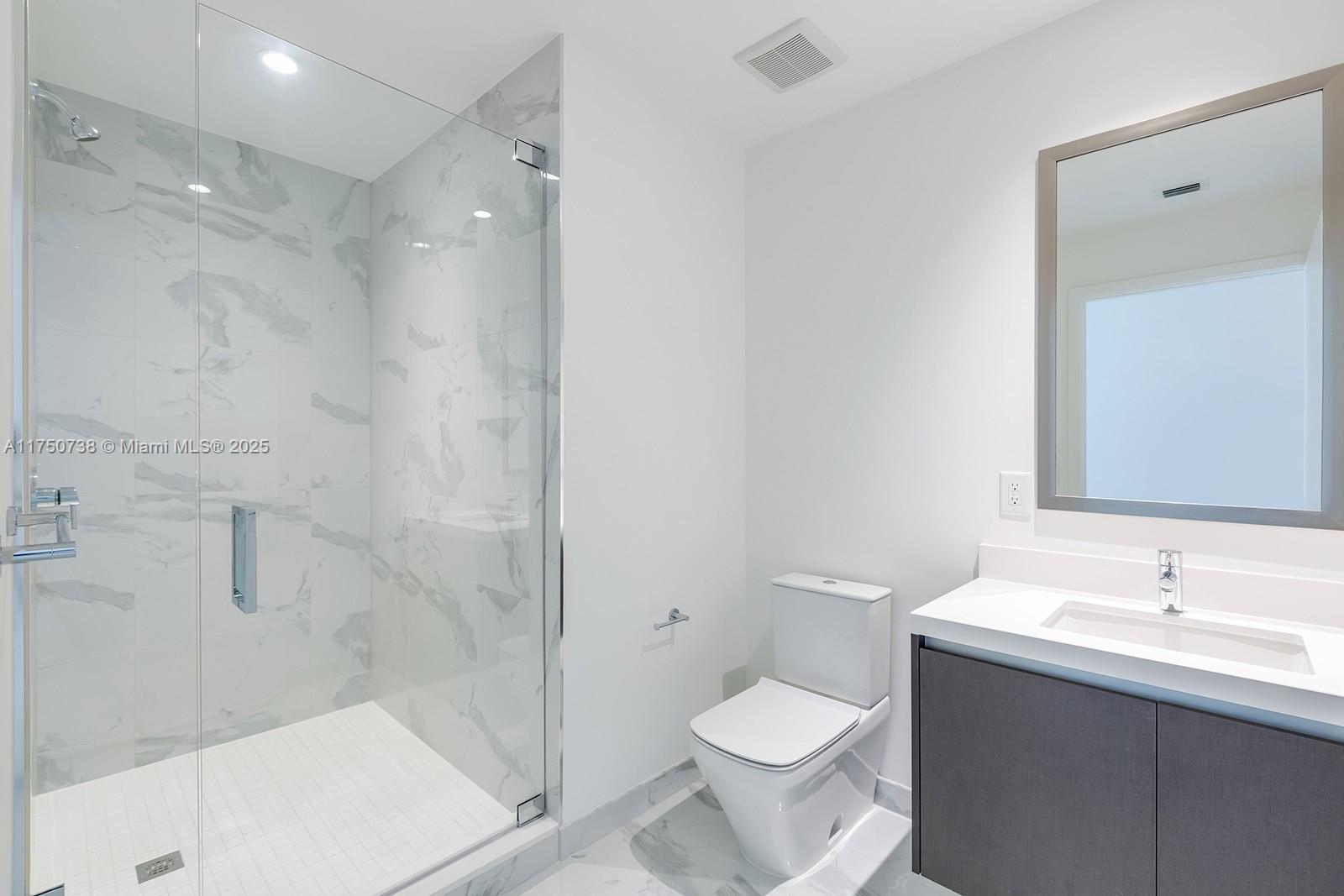 PARAMOUNT WORLDCENTER - Residential